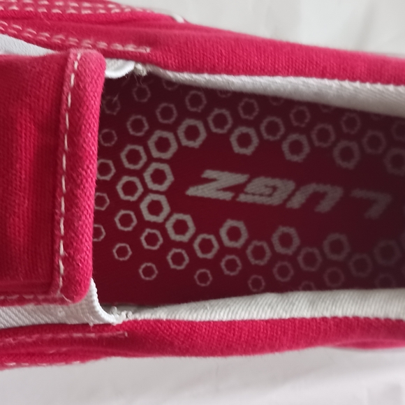 Lugz Canvas Slip-ons. Size  8.5, Red, also available in Blue DISCOUNTED SHIPPING - Picture 6 of 7